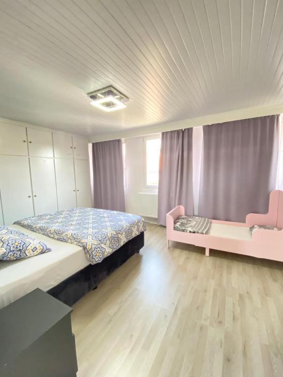 Big Sunset 2 Bedroom House With A Garden Amberes Exterior foto